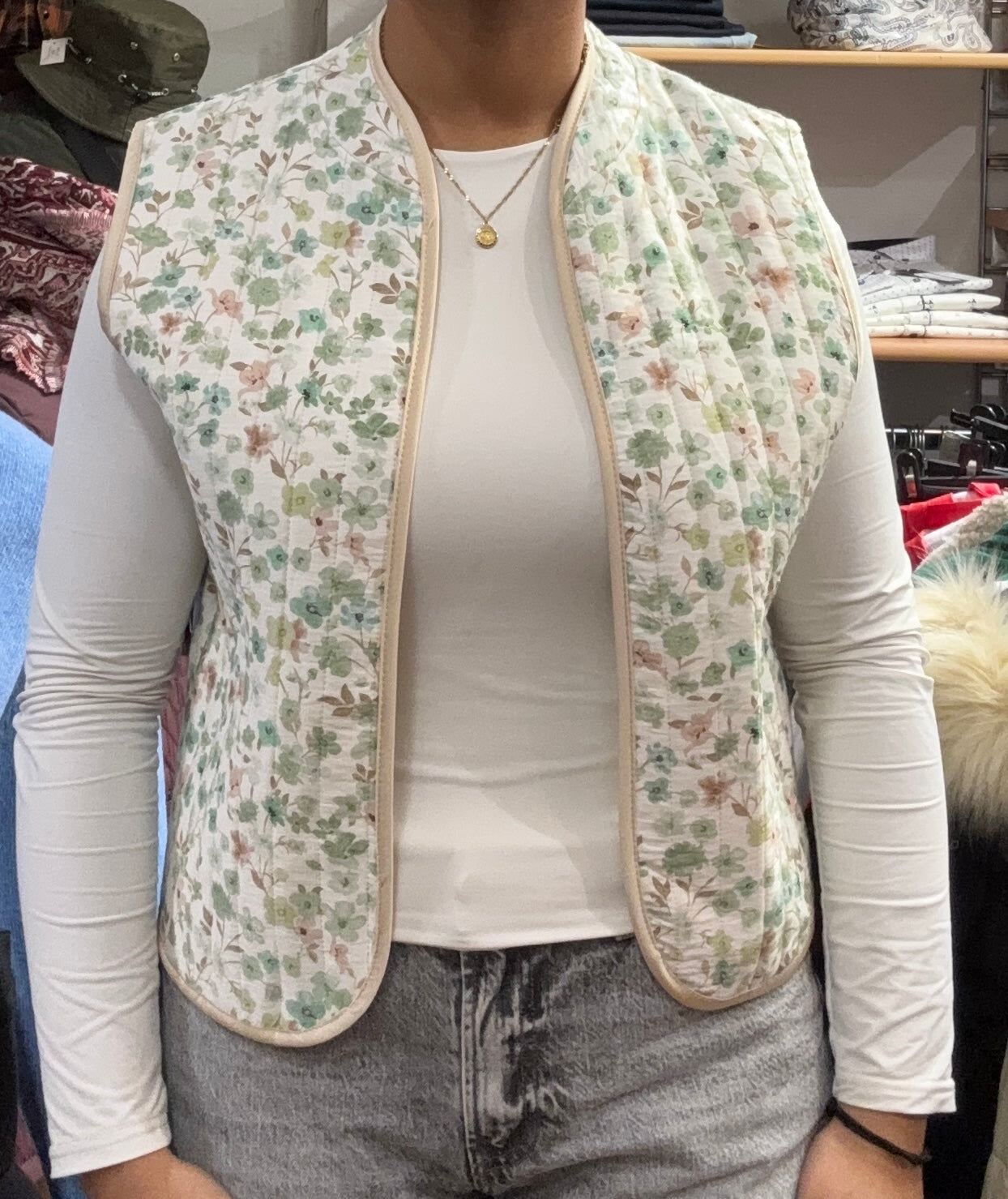 Gilet matelassé fleuri