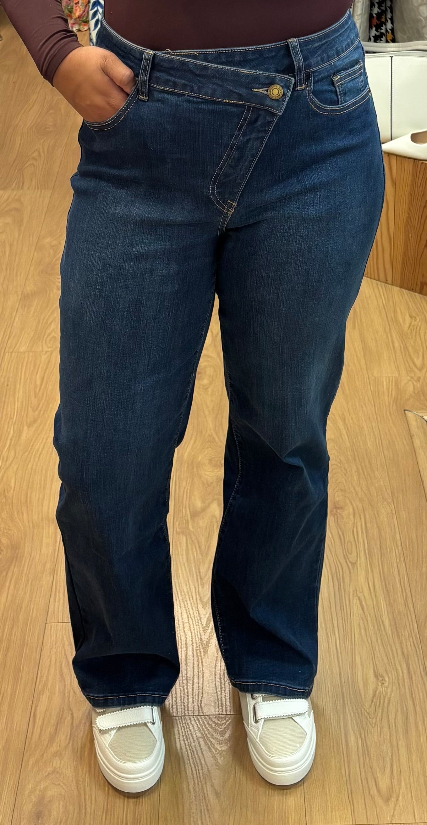 Jean bleu à fermeture asymétrique