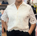 Blouse blanche en dentelle