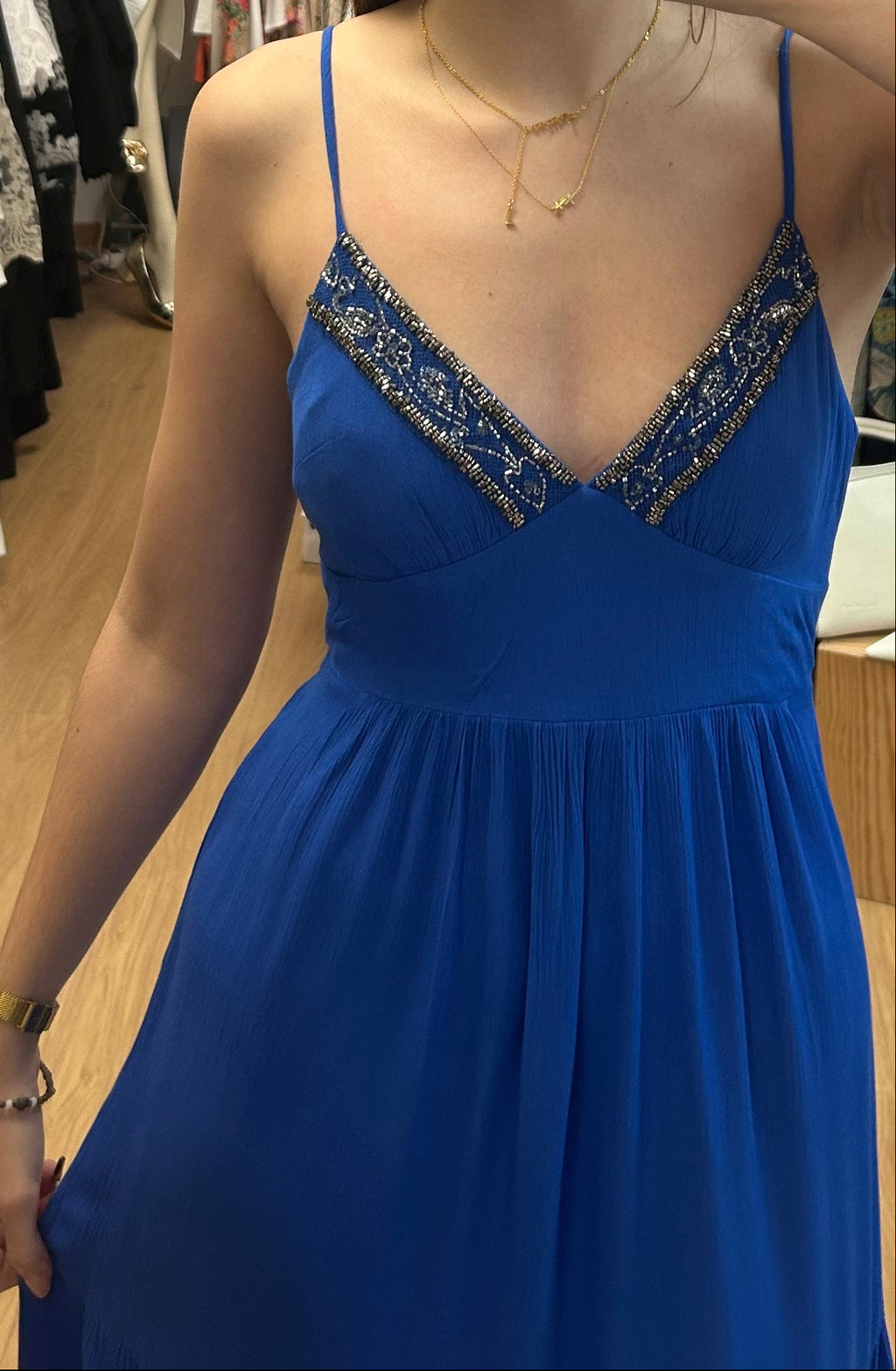 Robe longue bleue dos noué