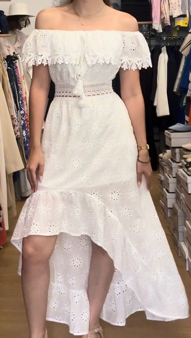 Robe blanche broderie anglaise