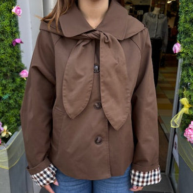 Veste marron à col noué